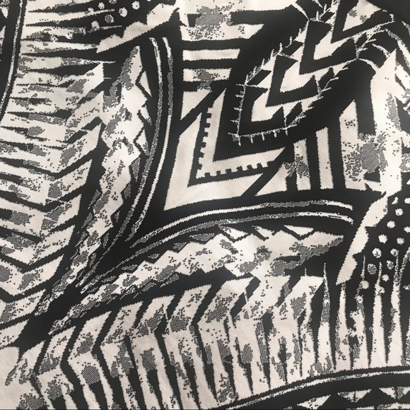 Authentic Balmain Black and White Knitted Pattern Skirt - Picture 2 of 5